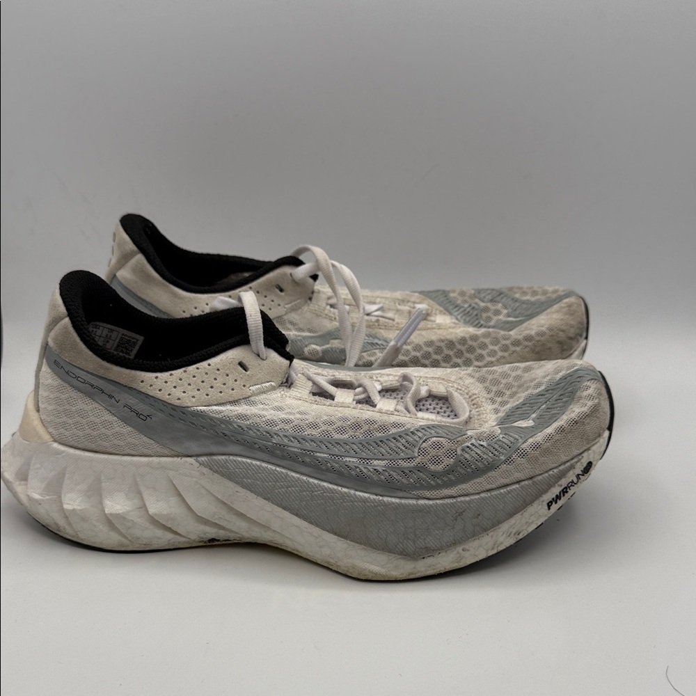 SAUCONY ENDORPHIN PRO 4 women’s 8.5 and Gray Running Shoes S11